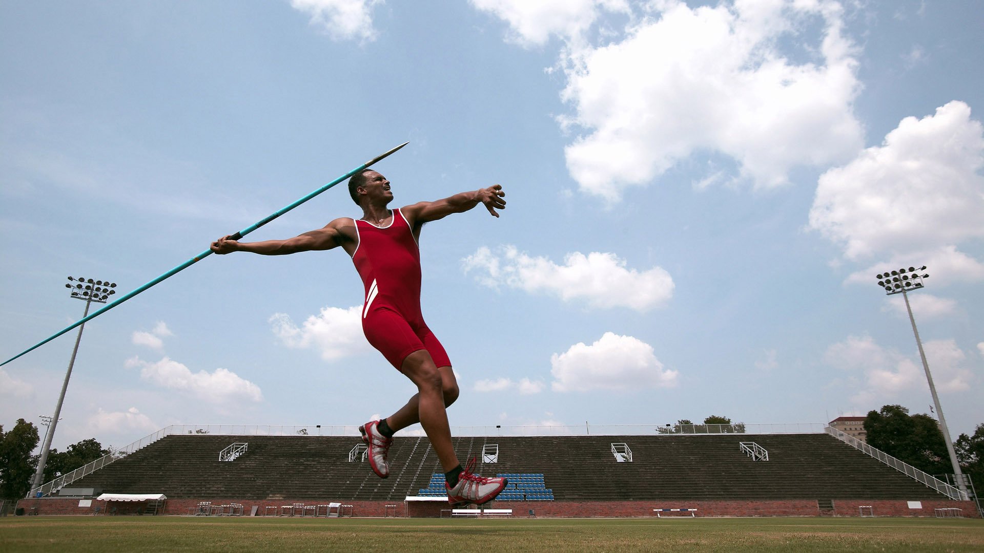 国内外裁判培训交流推动执法水准全面提升，境外裁判