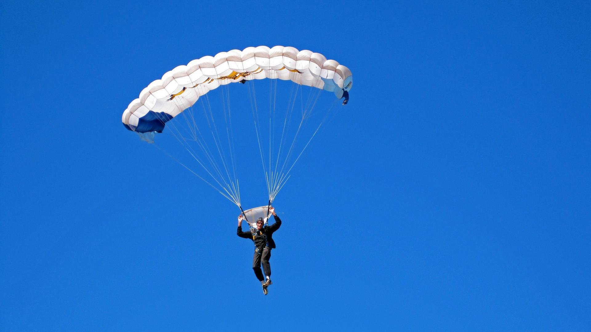 荷兰男队水球协作高度默契，荷兰男子篮球队