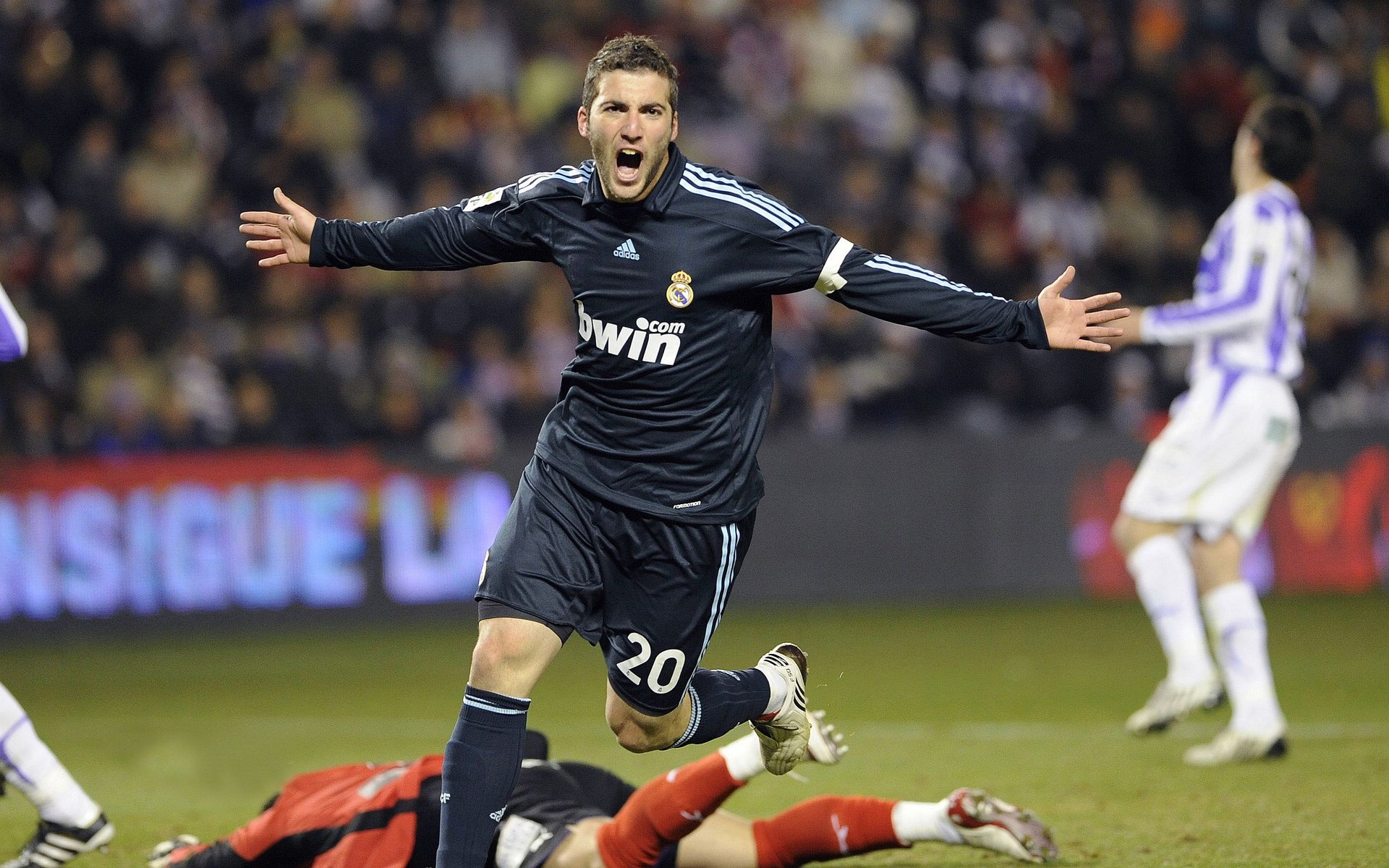 达里尔·基：凭借超凡的防守和极强的爆发力，他成为全黑队的后防保障